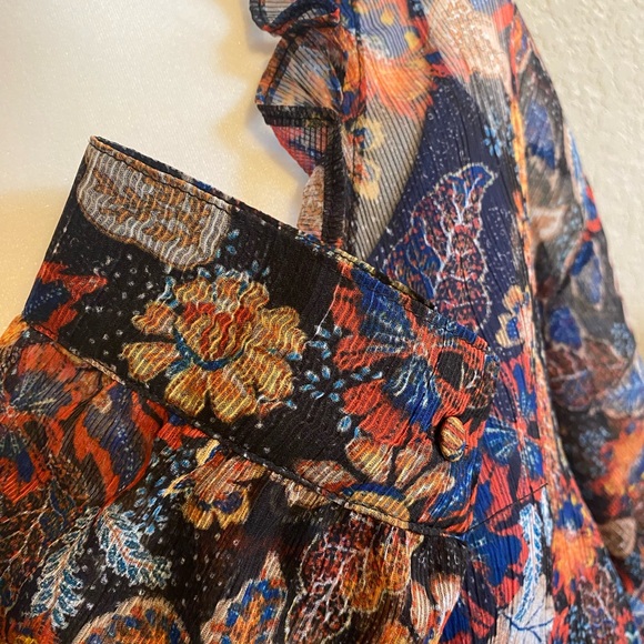 Dear John Sheer Floral Blouse - Picture 11 of 16